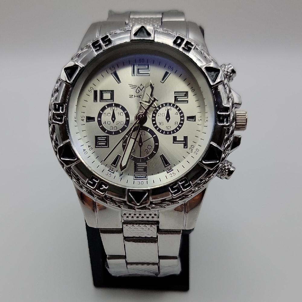 Silver Men’s 48mm Chronograph Style Quartz Watch - Silver Dial And 3 Link Band